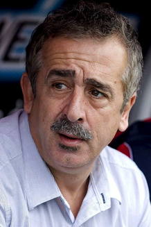 El entrenador cántabro Manuel Preciado ha fallecido por un infarto a los 54 años en Valencia. El entrenador cántabro Manuel Preciado ha fallecido por un infarto a los 54 años en Valencia.