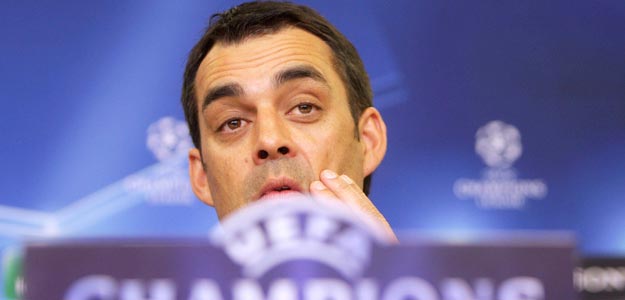 El entrenador del Bayer Leverkusen, Robin Dutt, comparece ante los medios al t&eacute;rmino del entrenamiento