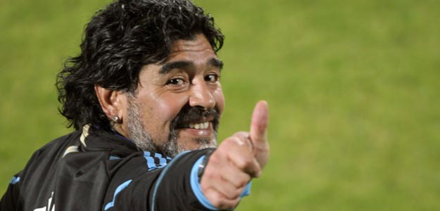 Maradona ha dado luz verde a sus jugadores para tener relaciones sexuales con sus parejas. Maradona ha dado luz verde a sus jugadores para tener relaciones sexuales con sus parejas.