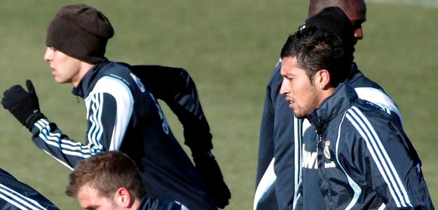 Ezqequiel Garay (dcha), en un entrenamiento.