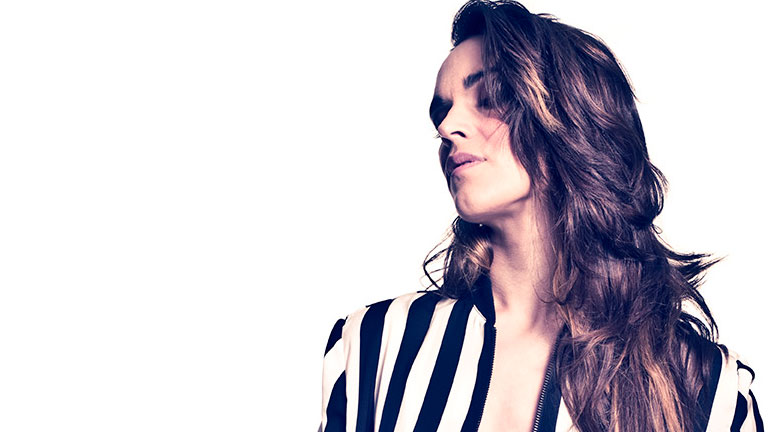 Eurovisión 2014 - Entrevista con "La Dama", aspirante a representar a España en Eurovisión 2014