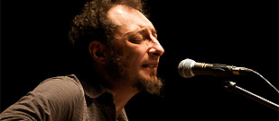 Entrevista a Jota desde el motor del autob&uacute;s