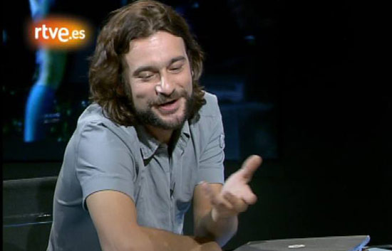 Entrevista al cantautor Quique Gonz&aacute;lez en 'La2 Noticias' (2007)