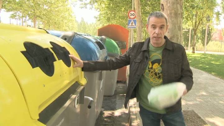 El escarabajo verde - El envase es oro - Avance