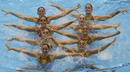 El equipo espa&ntilde;ol de nataci&oacute;n sincronizada, durante el ejercicio de rutina t&eacute;cnica.