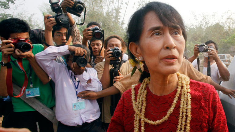Aung Sang Suu Kyi consigue un esca&ntilde;o hist&oacute;rico en las elecciones birmanas