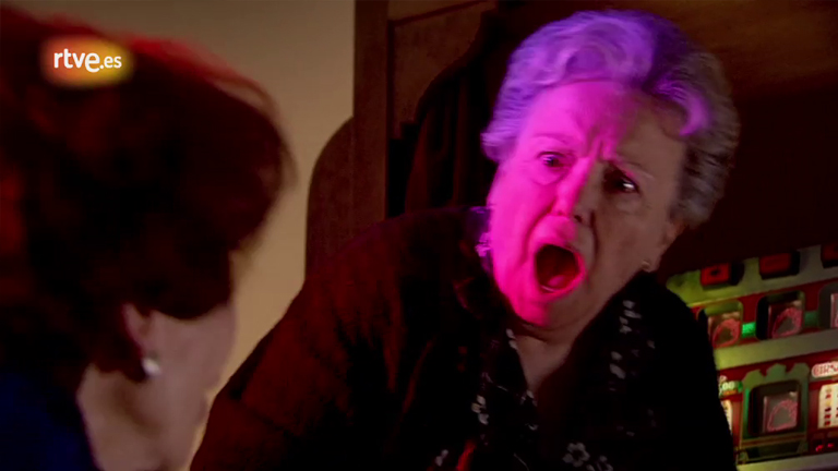 Cu&eacute;ntame c&oacute;mo pas&oacute; - La escena del director, Mois&eacute;s Ramos (Cap. 238)