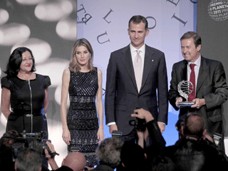 Ver v&iacute;deo  'El escritor madrile&ntilde;o, Javier Moro gana el Premio Planeta 2011'