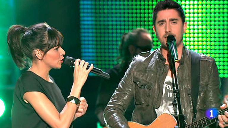 ESDM y &Aacute;lex Ubago cantan 'Ojos de cielo'
