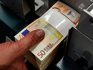 Ver v&iacute;deo  'Espa&ntilde;a coloca casi 10.000 millones en bonos, el doble de lo previsto'