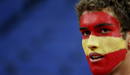 Un aficionado espa&ntilde;ol en la grada antes del comienzo de la final ol&iacute;mpica de baloncesto, entre Espa&ntilde;a y Estados Unidos, en el North Greenwich Arena.