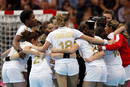 Las jugadoras espa&ntilde;olas celebran su victoria ante Noruega.