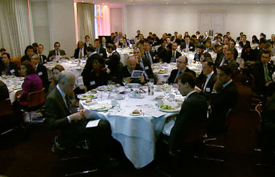 Elena Salgado se entrevista en Londres con los representantes del Financial Times