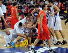Serbia ha dejado fuera a toda una campeona del mundo, Espa&ntilde;a, en un gran partido resuelto en los &uacute;ltimos segundos (92-89).