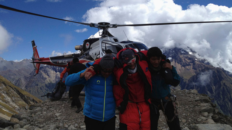 Un español entre los muertos tras un alud en el Himalaya nepalí