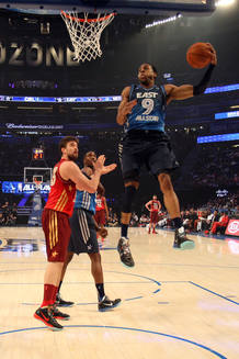 El espa&ntilde;ol Marc Gasol en el All Star ante Andre Iguodala.
