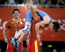La espa&ntilde;ola Maider Unda celebra la medalla de bronce al vencer a la bielorrusa Vasilisa Marzalyuk en la categoria de -72 kilos del torneo olimpico de lucha grecorromana hoy.