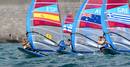 La espa&ntilde;ola Marina Alabau Neira encabezando una regata.