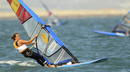 La espa&ntilde;ola Marina Alabau Neira navega durante la competici&oacute;n de Windsurf RS de Londres 2012 celebrados en Weymouth.