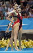 Las espa&ntilde;olas Andrea Fuentes y Ona Carbonell compitiendo por la plata en la final de la modalidad de d&uacute;os de nataci&oacute;n sincronizada.
