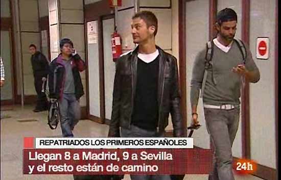 Aterrizan en Barajas los espa&ntilde;oles afectados por el terremoto
