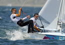 Los espa&ntilde;oles Onan Barreiros y Aaron Sarmiento navegan durante la competici&oacute;n masculina de Vela 470 en los JJ.OO de Londres 2012 celebrados en Weymouth.