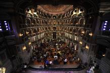 Espectacular vista de la orquesta de 'Rigoletto' dirigida por Zubin Mehta