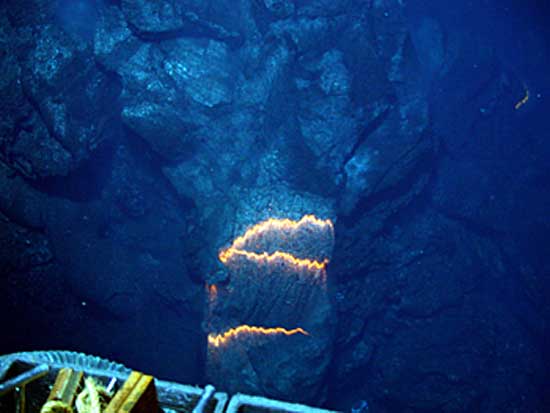 Espectaculares im�genes de un volc�n submarino (II)