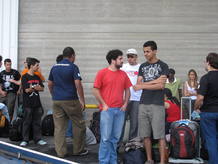 Los campuseros brasile&ntilde;os han estado haciendo cola toda lama&ntilde;ana para entrar al recinto.