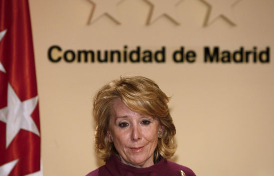 Esperanza Aguirre anuncia la dimisi�n de Alberto L�pez Viejo y de Guillermo Ortega
