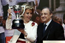 Esperanza Aguirre celebra con Florentino Pérez la 32ª liga del Real Madrid Esperanza Aguirre celebra con Florentino Pérez la 32ª liga del Real Madrid