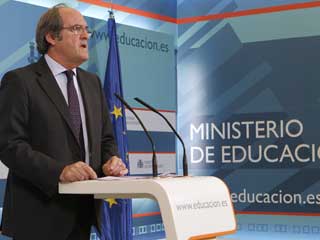 Ver v&iacute;deo  'Esperanza Aguirre pide la dimisi&oacute;n del ministro de Educaci&oacute;n'