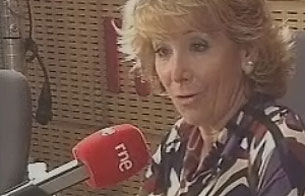 Ver v&iacute;deo  'Esperanza Aguirre se refiere al auto de Garz&oacute;n sobre la Guerra'