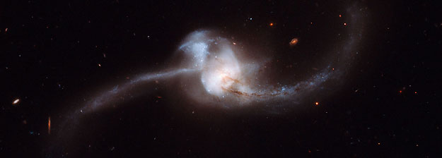 Del choque ha surgido una nueva galaxia llamada NGC 2623
