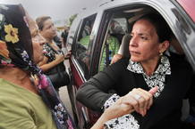 ESPOSA DE ZELAYA PARTICIPA EN MARCHA EN TEGUCIGALPA
