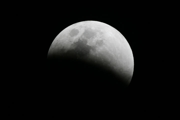 Esta noche habr&aacute; un eclipse parcial de Luna