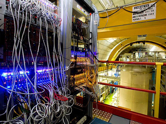 Los cient&iacute;ficos del CERN descubren unas part&iacute;culas que viajan m&aacute;s r&aacute;pido que la luz