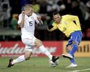 Una gran maniobra de Luis Fabiano supuso el primer gol de Brasil; hab&iacute;a partido.