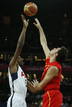 El escolta espa&ntilde;ol Rudy Fern&aacute;ndez intenta taponar al estadounidense Kevin Durant durante la final ol&iacute;mpica de baloncesto.
