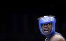 La estadunidense Claressa pelea con Volnova de Kazajst&aacute;n(no se muestra) durante la categor&iacute;a de 75 kg en la semifinal de boxeo.
