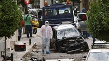 Ir al Video&nbsp;Estalla una bomba en Atenas colocada en el coche de la directora de una c&aacute;rcel