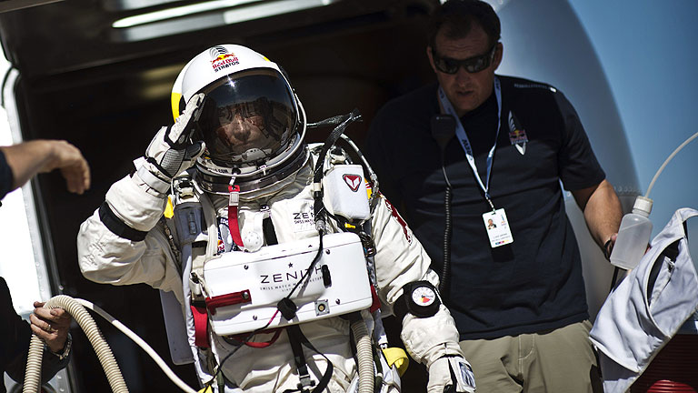 Baumgartner intentará el salto estratosférico este domingo