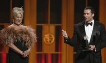 Este domingo se ha celebrado en Nueva York la 66 edici&oacute;n de los Premios Tony, que reconoce las mejores producciones teatrales y musicales de Estados Unidos y en el que el 'Once' arras&oacute; recibiendo ocho galardones. Hugh Jackman fue una de las estrellas