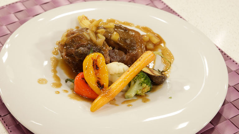 Saber cocinar - Estofado de cordero con mini verduritas 