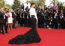 Paz Vega luci&oacute; espectacular en la alfombra roja de Cannes con un dise&ntilde;o en blanco y negro y aire muy espa&ntilde;ol de St&eacute;phane Rolland