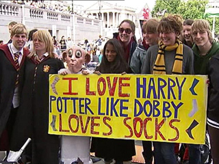 Ver v&iacute;deo  'Estreno mundial de la &uacute;ltima y definitiva aventura de Harry Potter'
