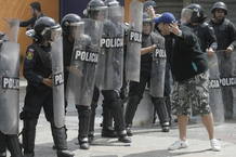 Un estudiante desaf&iacute;a a la polic&iacute;a