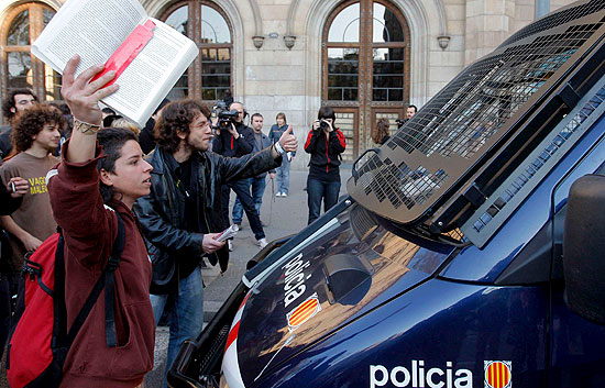 Estudiantes hablan sobre el desalojo de la Universidad de Barcelona