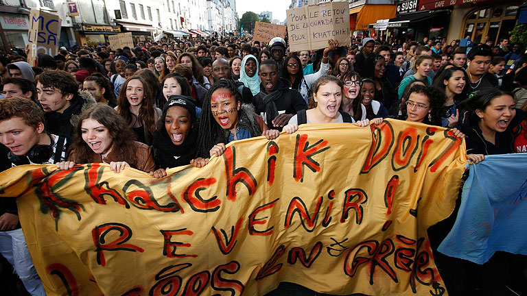 Estudiantes franceses protestan por la deportacin de una nia gitana