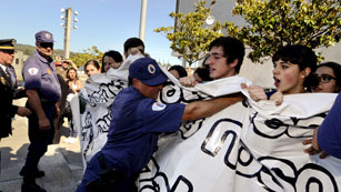 Ver v&iacute;deo  'Los estudiantes har&aacute;n huelga general como protesta a los recortes educativos'